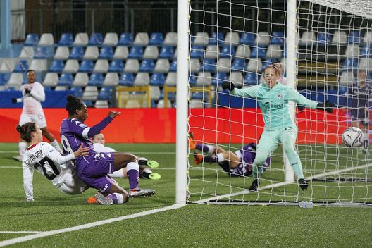 CHIAVARI, ITALY - JANUARY 06: Abigail Kim of ACF Fiorentina Women scores a goal during the Women's Super Cup semifinal match between ACF Fiorentina v AC Milan at on December 6, 2020 at Stadio Comunale in Chiavari, Italy. (Photo by Gabriele Maltinti/Getty Images) CHIAVARI, ITALY - JANUARY 06: Abigail Kim of ACF Fiorentina Women scores a goal during the Women's Super Cup semifinal match between ACF Fiorentina v AC Milan at on December 6, 2020 at Stadio Comunale in Chiavari, Italy. (Photo by Gabriele Maltinti/Getty Images)