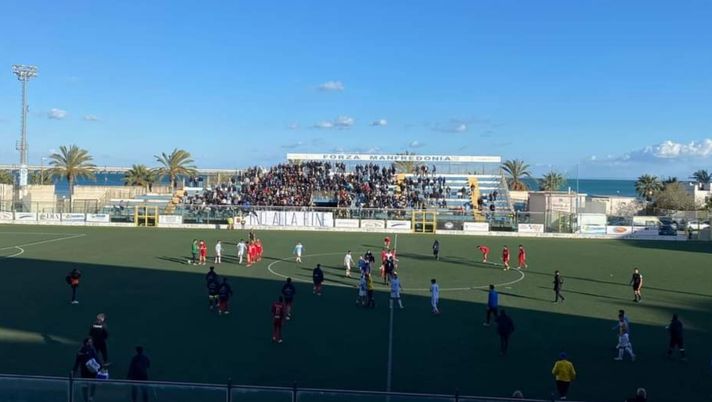 Derby pugliese, sassi in faccia ai tifosi del Barletta: 3 feriti in ospedale “E la prevenzione?” - immagine 1