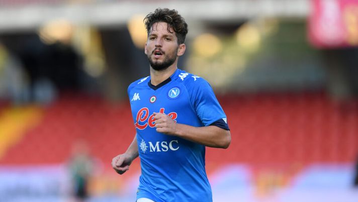 BENEVENTO, ITALY - OCTOBER 25: Dries Mertens of SSC Napoli during the Serie A match between Benevento Calcio and SSC Napoli at Stadio Ciro Vigorito on October 25, 2020 in Benevento, Italy. (Photo by Francesco Pecoraro/Getty Images) Napoli, la Gazzetta: “Osimhen ne avrà per settimane, Mertens può già giocare” - immagine 1