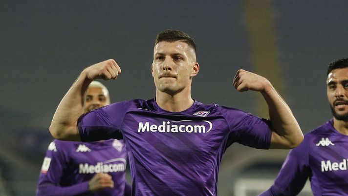 FLORENCE, ITALY - FEBRUARY 01: Luka Jovic of ACF Fiorentina celebrates after scoring a goal during the Coppa Italia Quarter Final matcy between Fiorentina and Torino at Stadio Artemio Franchi on February 1, 2023 in Florence, Italy. (Photo by Gabriele Maltinti/Getty Images) Jovic in pole, forfait Barak, Gonzalez e Saponara: chi gioca e chi rischia nella Fiorentina - immagine 1