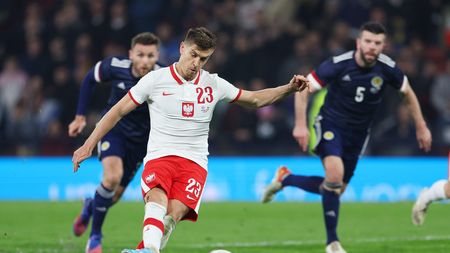 GLASGOW, SCOTLAND - MARCH 24: Krzysztof Piatek of Poland scores their side's first goal from the penalty spot during the international friendly match between Scotland and Poland at Hampden Park on March 24, 2022 in Glasgow, Scotland. (Photo by Ian MacNicol/Getty Images) GLASGOW, SCOTLAND - MARCH 24: Krzysztof Piatek of Poland scores their side's first goal from the penalty spot during the international friendly match between Scotland and Poland at Hampden Park on March 24, 2022 in Glasgow, Scotland. (Photo by Ian MacNicol/Getty Images)