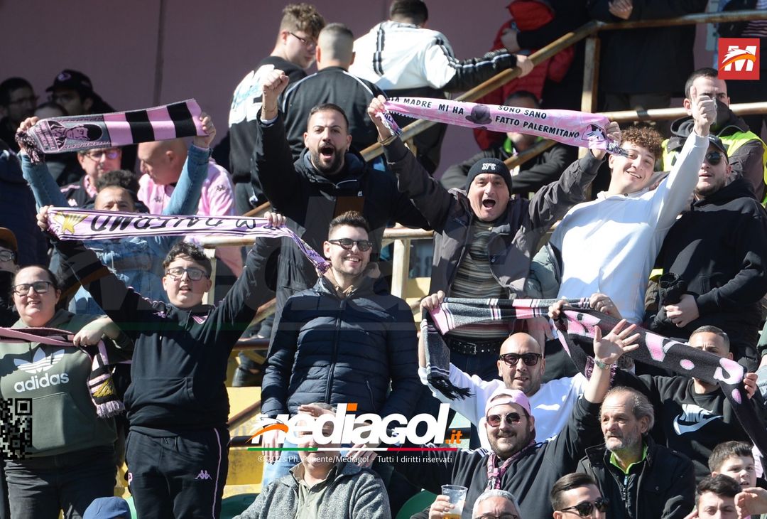 FOTOTIFO Palermo-Frosinone 1-1, i tifosi allo Stadio “Renzo Barbera” (Gallery) - immagine 84