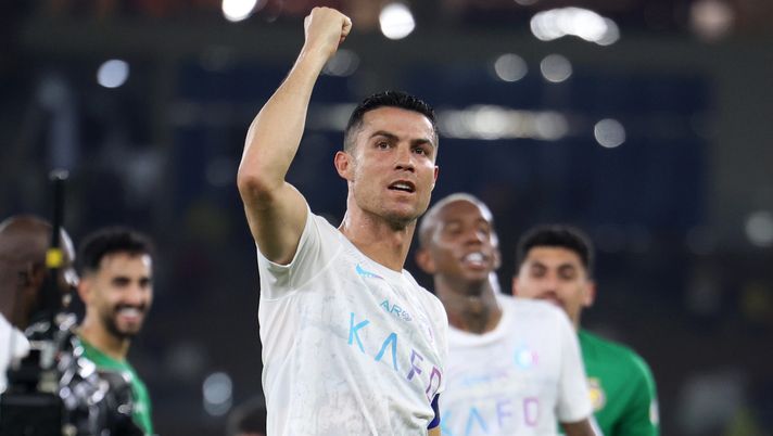 JEDDAH, SAUDI ARABIA - DECEMBER 26: Cristiano Ronaldo of Al Nassr celebrates after winning the match against Al-Ittihad during the Saudi Pro League match between Al-Ittihad and Al-Nassr at Prince Abdullah Al Faisal Stadium on December 26, 2023 in Jeddah, Saudi Arabia. (Photo by Yasser Bakhsh/Getty Images) CR7 supera Kane, Mbappé e Haaland: ha segnato più gol di tutti nel 2023 - immagine 1