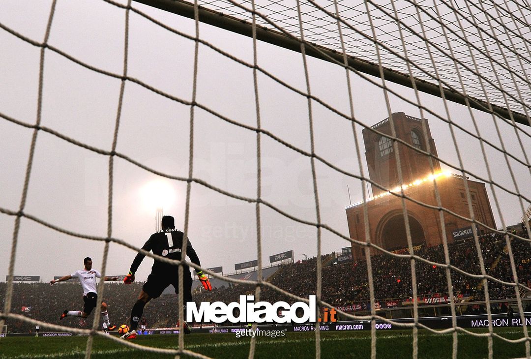  BOLOGNA, ITALY - NOVEMBER 20:  Ilija Nestorovski (R) of Palermo scores the opening goal during the Serie A match between Bologna FC and US Citta di Palermo at Stadio Renato Dall'Ara on November 20, 2016 in Bologna, Italy.  (Photo by Tullio M. Puglia/Getty Images) 