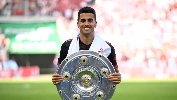 Dal Manchester City al Bayern Monaco. Cancelo riceverà due medaglie: il motivo - immagine 1