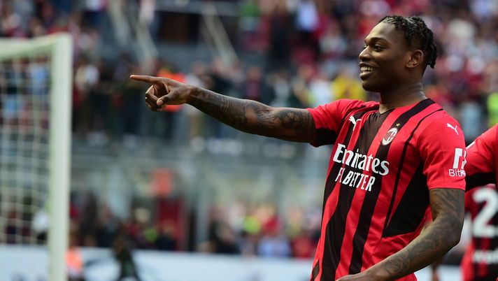 MILAN, ITALY - MAY 01: Rafael Leao of AC Milan celebrates his first goal during the Serie A match between AC Milan and ACF Fiorentina at Stadio Giuseppe Meazza on May 01, 2022 in Milan, Italy. (Photo by Pier Marco Tacca/AC Milan via Getty Images)