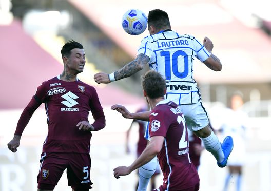  TURIN, ITALY - MARCH 14: Lautaro Martinez of Internazionale scores their side's second goal during the Serie A match between Torino FC and FC Internazionale at Stadio Olimpico di Torino on March 14, 2021 in Turin, Italy. Sporting stadiums around Italy remain under strict restrictions due to the Coronavirus Pandemic as Government social distancing laws prohibit fans inside venues resulting in games being played behind closed doors. (Photo by Valerio Pennicino/Getty Images) 