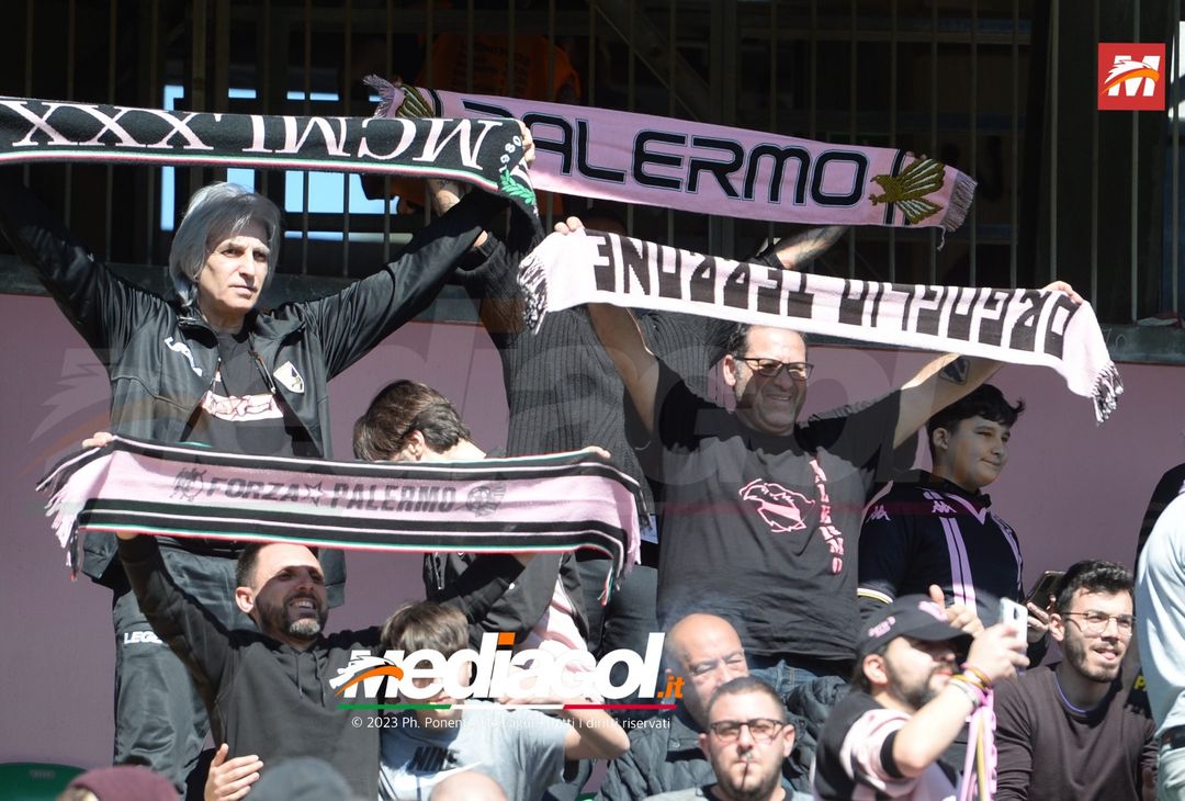 FOTOTIFO Palermo-Frosinone 1-1, i tifosi allo Stadio “Renzo Barbera” (Gallery) - immagine 78