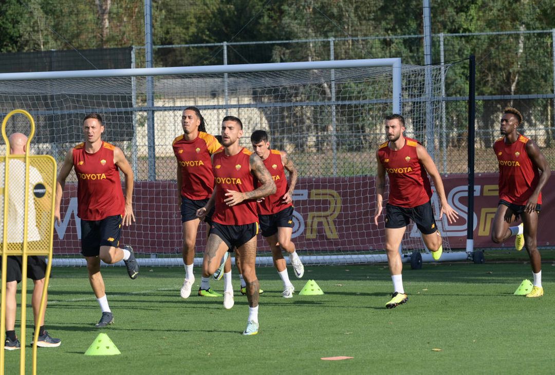 Roma, rifinitura prima del Monza: Belotti c’è. Squadra in ritiro – FOTO GALLERY - immagine 7