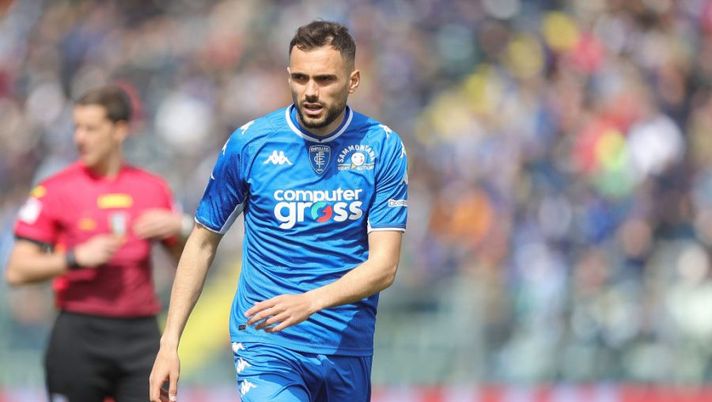 EMPOLI, ITALY - APRIL 09: Nedim Bajrami of Empoli FC looks on during the Serie A match between Empoli FC v Spezia Calcio on April 9, 2022 in Empoli, Italy. (Photo by Gabriele Maltinti/Getty Images) Formazione Empoli: Parisi, Bajrami, Destro e cosa filtra sulla gestione di Lammers - immagine 1