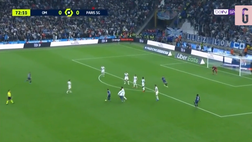 VIDEO OM-PSG, incredibile in Ligue 1! Tifoso invade il campo e… marca Messi!