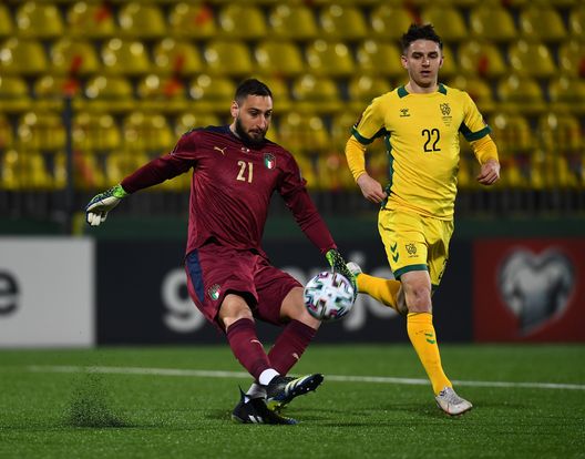 VILNIUS, LITHUANIA - MARCH 31: Gianluigi Donnarumma of Italy competes for the ball with Fedor Cernych of Lithuania during the FIFA World Cup 2022 Qatar qualifying match between Lithuania and Italy on March 31, 2021 in Vilnius, Lithuania. (Photo by Claudio Villa/Getty Images) VILNIUS, LITHUANIA - MARCH 31: Gianluigi Donnarumma of Italy competes for the ball with Fedor Cernych of Lithuania during the FIFA World Cup 2022 Qatar qualifying match between Lithuania and Italy on March 31, 2021 in Vilnius, Lithuania. (Photo by Claudio Villa/Getty Images)