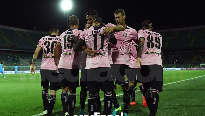 PALERMO, ITALY - AUGUST 06: Carlos Embalo of Palermo celebrates with team mates after scoring the opening goal during the friendly match between US Citta' di Palermo and Olympique Marseille at Renzo Barbera Stadium on August 6, 2016 in Palermo, Italy. (Photo by Tullio M. Puglia/Getty Images) PALERMO, ITALY - AUGUST 06: Carlos Embalo of Palermo celebrates with team mates after scoring the opening goal during the friendly match between US Citta' di Palermo and Olympique Marseille at Renzo Barbera Stadium on August 6, 2016 in Palermo, Italy. (Photo by Tullio M. Puglia/Getty Images)