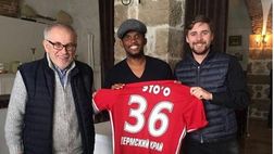 Eto’o posa con la maglia dell’Amkar e la stampa estera ci casca: “Va in Russia”