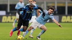 VIDEO Inter-Lazio, Lukaku show: il belga è imprendibile, guarda come Parolo gli rimbalza contro