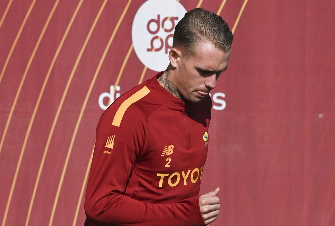 Trigoria, ripresa in vista del Betis: Karsdorp con il gruppo – FOTO GALLERY - immagine 15