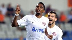 Eto’o, altro problema legale. Una ex lo porta in tribunale: “E’ il padre di mia figlia, mi deve…”
