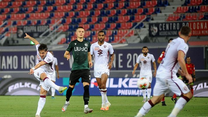 BOLOGNA, ITALY - AUGUST 02:  Simone Verdi of Torino FC kicks towards the goal during the serie A match between Bologna FC and Torino FC at Stadio Renato Dall'Ara on August 02, 2020 in Bologna, Italy. (Photo by Mario Carlini / Iguana Press/Getty Images)
