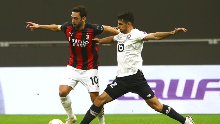 MILAN, ITALY - NOVEMBER 05: Hakan Calhanoglu of AC Milan competes for the ball with Zeki Celik of LOSC Lille during the UEFA Europa League Group H stage match between AC Milan and LOSC Lille at San Siro Stadium on November 5, 2020 in Milan, Italy. (Photo by Marco Luzzani/Getty Images) MILAN, ITALY - NOVEMBER 05: Hakan Calhanoglu of AC Milan competes for the ball with Zeki Celik of LOSC Lille during the UEFA Europa League Group H stage match between AC Milan and LOSC Lille at San Siro Stadium on November 5, 2020 in Milan, Italy. (Photo by Marco Luzzani/Getty Images)