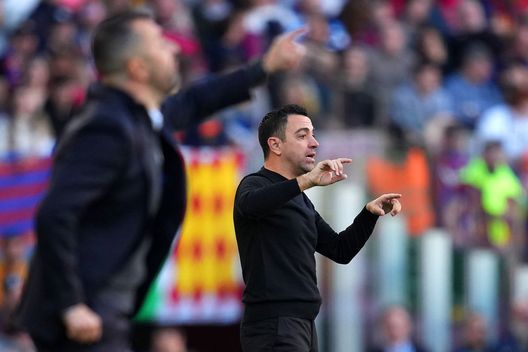 (Photo by Alex Caparros/Getty Images) Derby catalano, Xavi punisce i suoi: niente riposo per il Barcellona- immagine 2
