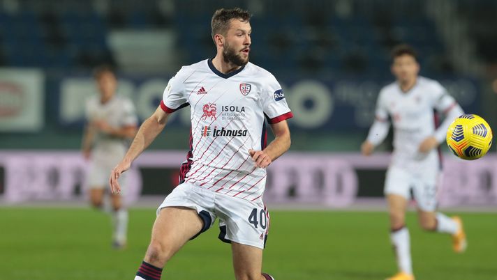 BERGAMO, ITALY - JANUARY 14:  Sebastian Walukiewicz of Cagliari Calcio in action during the Coppa Italia match between Atalanta BC and Cagliari Calcio at Gewiss Stadium on January 14, 2021 in Bergamo, Italy. Sporting stadiums around Italy remain under strict restrictions due to the Coronavirus Pandemic as Government social distancing laws prohibit fans inside venues resulting in games being played behind closed doors. (Photo by Emilio Andreoli/Getty Images) 