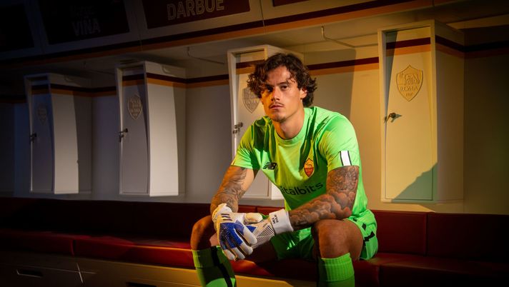 Roma, ufficiale l’arrivo di Svilar: “Poter lavorare con Mourinho è incredibile” - immagine 1