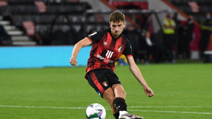 BOURNEMOUTH, ENGLAND - SEPTEMBER 15: David Brooks of AFC Bournemouth scores his sides twelfth penalty in the shootout during the Carabao Cup Second Round match between AFC Bournemouth and Crystal Palace at Vitality Stadium on September 15, 2020 in Bournemouth, England. (Photo by Neil Hall - Pool/Getty Images) Il dramma di David Brooks: ha il linfoma di Hodgkin - immagine 1