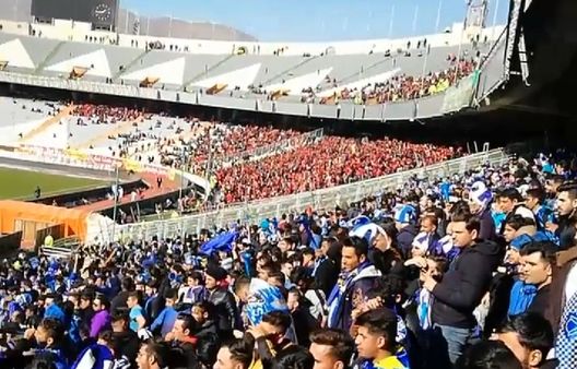 Lo stadio Azadi fra la marea blu dell'Esteghlal e quella rossa del Persepolis Debiti e influenze politiche: il derby di Teheran è spalle al muro…- immagine 2
