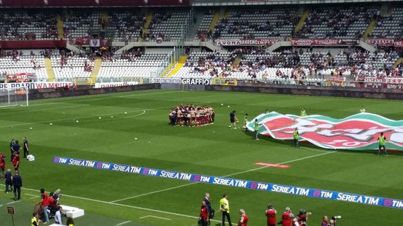 Il Toro nella fase di riscaldamento prima di Torino-Napoli Il Toro nella fase di riscaldamento prima di Torino-Napoli