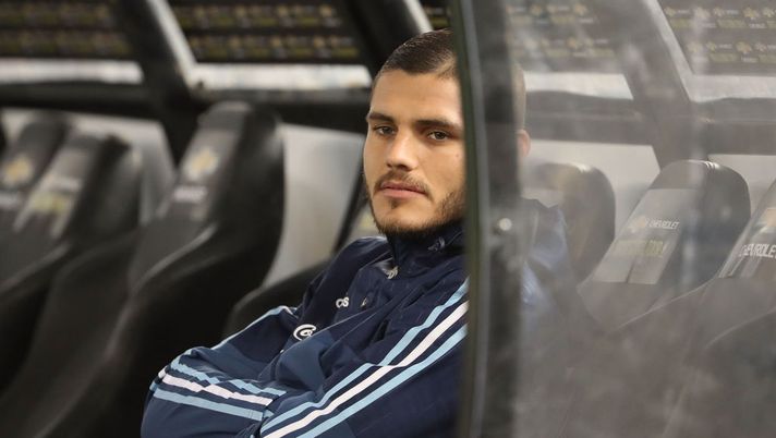 MELBOURNE, AUSTRALIA - JUNE 09: Mauro Icardi of Argentina looks on from the bench before the Brazil Global Tour match between Brazil and Argentina at Melbourne Cricket Ground on June 9, 2017 in Melbourne, Australia.  (Photo by Robert Cianflone/Getty Images) 