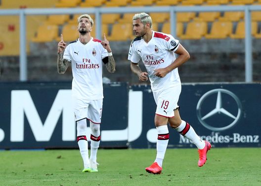 Samu Castillejo e Theo Hernández esultano per il gol dello spagnolo in Lecce-Milan (credits: GETTY Images) Samu Castillejo e Theo Hernández esultano per il gol dello spagnolo in Lecce-Milan (credits: GETTY Images)