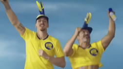 VIDEO / Ibrahimovic, tifoso senza rancore. Canta e balla con un tifoso per la sua Svezia
