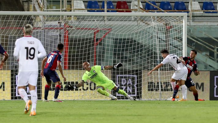 CROTONE, ITALY - SEPTEMBER 27: Brahim Diaz of Milan scores his team's second goal during the Serie A match between FC Crotone and AC Milan at Stadio Comunale Ezio Scida on September 27, 2020 in Crotone, Italy. (Photo by Maurizio Lagana/Getty Images) CROTONE, ITALY - SEPTEMBER 27: Brahim Diaz of Milan scores his team's second goal during the Serie A match between FC Crotone and AC Milan at Stadio Comunale Ezio Scida on September 27, 2020 in Crotone, Italy. (Photo by Maurizio Lagana/Getty Images)