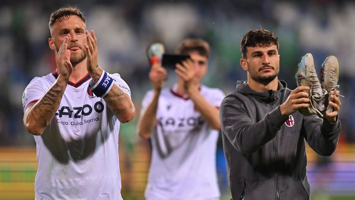 REGGIO NELL'EMILIA, ITALY - MAY 08: Marko Arnautovic and Riccardo Orsolini of Bologna FC applauds the fans after the draw in the Serie A match between US Sassuolo and Bologna FC at Mapei Stadium - Citta' del Tricolore on May 08, 2023 in Reggio nell'Emilia, Italy. (Photo by Alessandro Sabattini/Getty Images) Motta: “Così gestirò Arnautovic da qui alla fine, è importante! Orsolini deve fare di più” - immagine 1