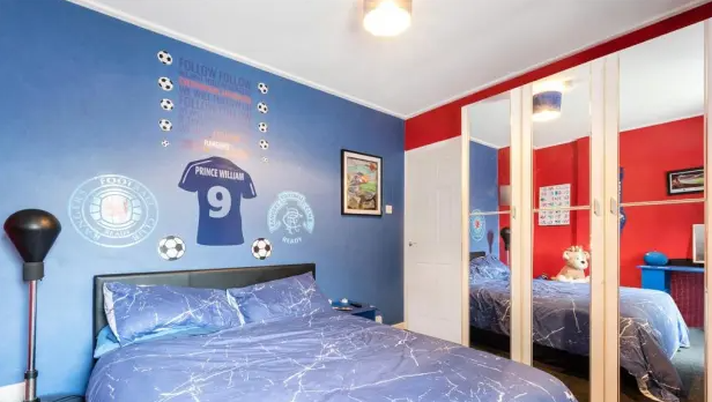 Tifoso Rangers vende casa coi colori del club e maglia del Principe William… - immagine 1