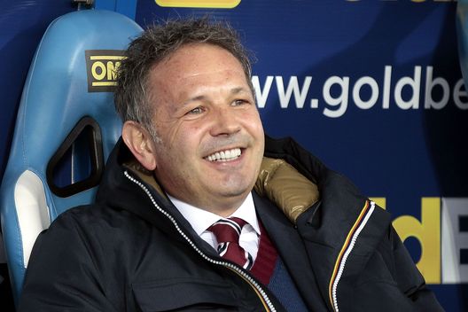 EMPOLI, ITALY - FEBRUARY 05: Sinisa Mihajlovic manager of FC Torino looks on during the Serie A match between Empoli FC and FC Torino at Stadio Carlo Castellani on February 5, 2017 in Empoli, Italy. (Photo by Gabriele Maltinti/Getty Images) EMPOLI, ITALY - FEBRUARY 05: Sinisa Mihajlovic manager of FC Torino looks on during the Serie A match between Empoli FC and FC Torino at Stadio Carlo Castellani on February 5, 2017 in Empoli, Italy. (Photo by Gabriele Maltinti/Getty Images)