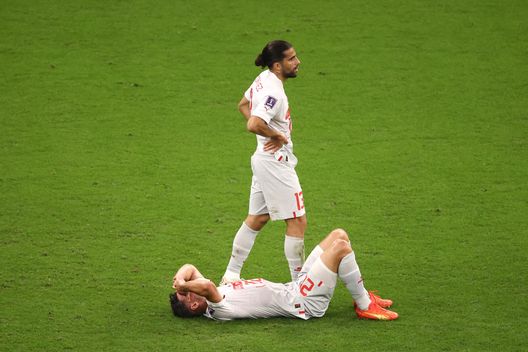 LUSAIL CITY, QATAR - DECEMBER 06: Fabian Schaer (L) and Ricardo Rodriguez of Switzerland react after conceding their first goal to Goncalo Ramos of Portugal during the FIFA World Cup Qatar 2022 Round of 16 match between Portugal and Switzerland at Lusail Stadium on December 06, 2022 in Lusail City, Qatar. (Photo by Robert Cianflone/Getty Images) Portogallo-Svizzera 6-1: Rodriguez, il Mondiale termina con un’umiliazione- immagine 2