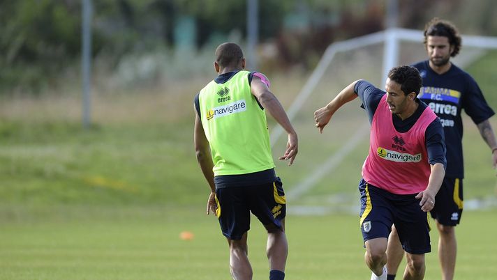 LONDON, ENGLAND - JULY 31: Jadid Abderazzak (R) competes with Fabiano Santacroce of Parma during a pre-season training session at the Hives centre in London on July 31, 2011 in London, England. (Photo by Dino Panato/Getty Images) brescia