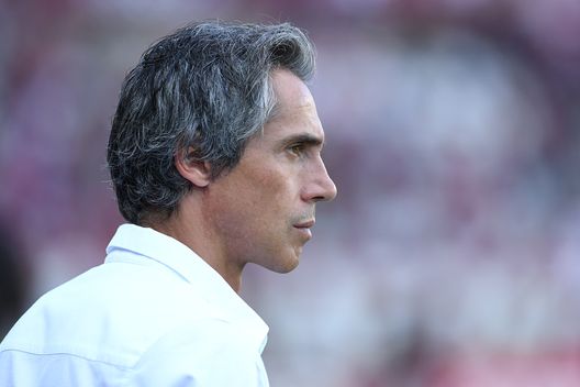  TURIN, ITALY - OCTOBER 02: ACF Fiorentina head coach Paulo Sousa looks on during the Serie A match between FC Torino and ACF Fiorentina at Stadio Olimpico di Torino on October 2, 2016 in Turin, Italy. (Photo by Valerio Pennicino/Getty Images) 