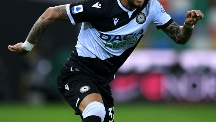UDINE, ITALY - APRIL 10: Roberto Pereyra of Udinese Calcio runs with the ball during the Serie A match between Udinese Calcio and Torino FC at Dacia Arena on April 10, 2021 in Udine, Italy. Sporting stadiums around Italy remain under strict restrictions due to the Coronavirus Pandemic as Government social distancing laws prohibit fans inside venues resulting in games being played behind closed doors. (Photo by Alessandro Sabattini/Getty Images) UDINE, ITALY - APRIL 10: Roberto Pereyra of Udinese Calcio runs with the ball during the Serie A match between Udinese Calcio and Torino FC at Dacia Arena on April 10, 2021 in Udine, Italy. Sporting stadiums around Italy remain under strict restrictions due to the Coronavirus Pandemic as Government social distancing laws prohibit fans inside venues resulting in games being played behind closed doors. (Photo by Alessandro Sabattini/Getty Images)
