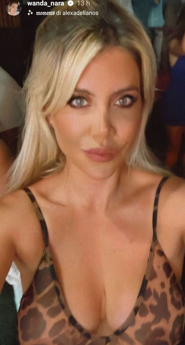 Wanda Nara regina dei social, le sue foto ad Ibiza fanno impazzire i suoi follower- immagine 2