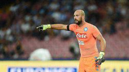 Pepe Reina sembra sempre più lontano da Napoli. Il suo contratto è in scadenza nel 2018 e il