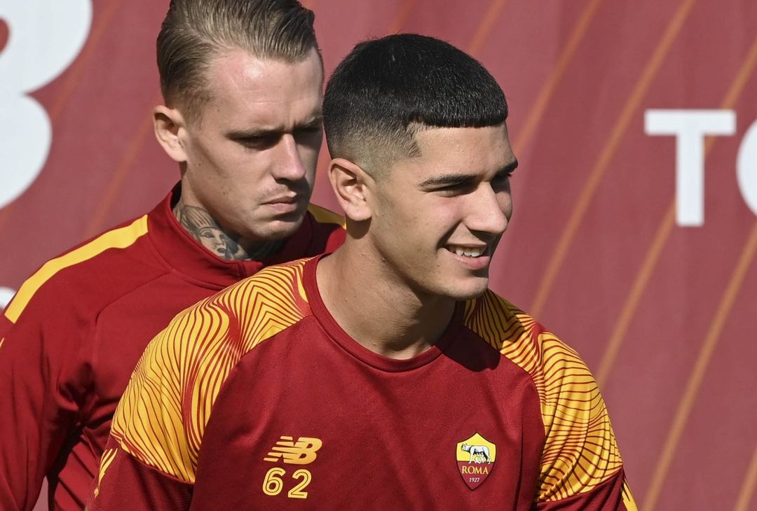 Trigoria, ripresa in vista del Betis: Karsdorp con il gruppo – FOTO GALLERY - immagine 34