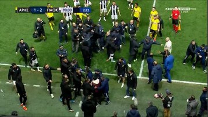 Il figlio di Lucescu espulso al derby di Salonicco: lancio di oggetti verso i tifosi dell’Aris? - immagine 1