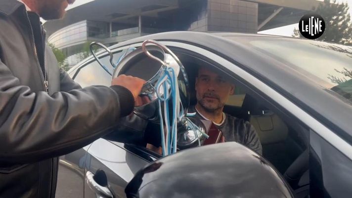 Le Iene portano la Champions al City. Guardiola: “Siete molto simpatici” - immagine 1