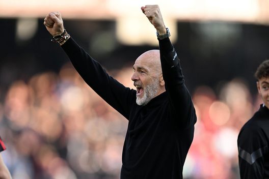 SALERNO, ITALY - JANUARY 04: Stefano Pioli AC Milan coach celebrates the victory after the Serie A match between Salernitana and AC MIlan at Stadio Arechi on January 04, 2023 in Salerno, Italy. (Photo by Francesco Pecoraro/Getty Images) Pioli