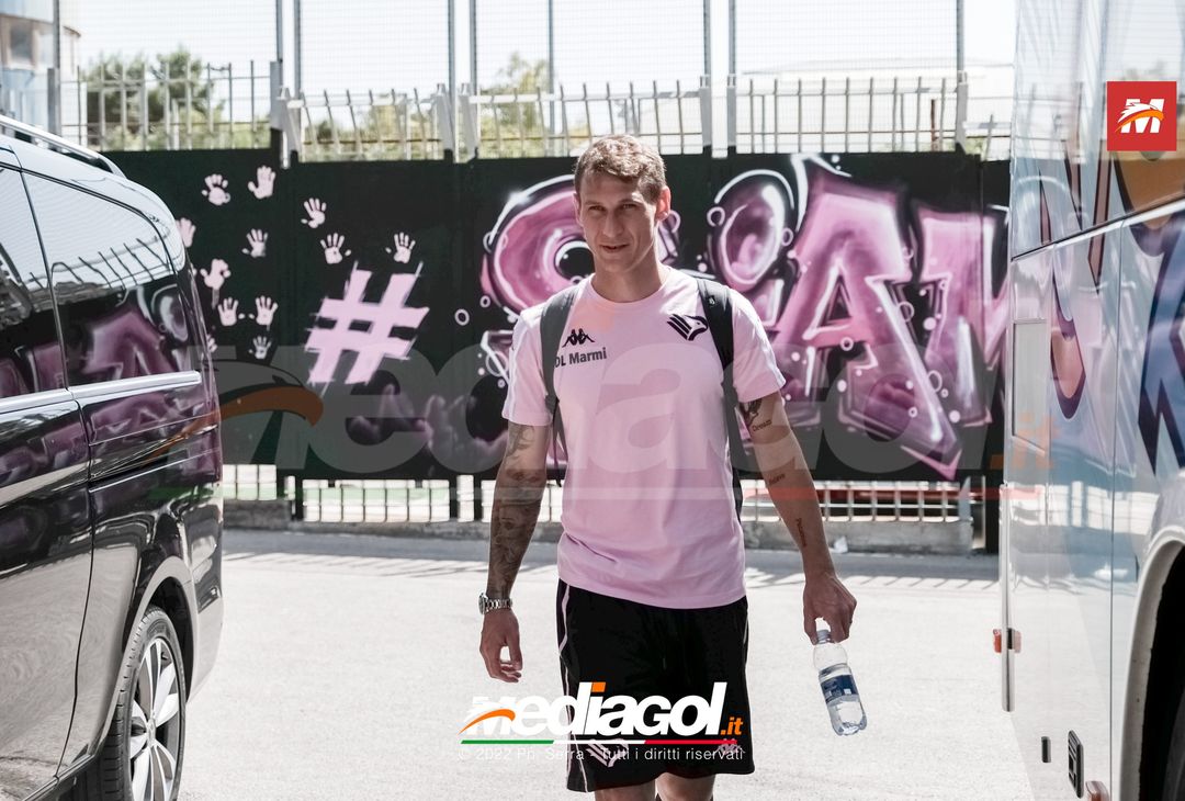 FOTO Frosinone-Palermo, i rosanero in partenza dallo stadio “Renzo Barbera” (Gallery) - immagine 12