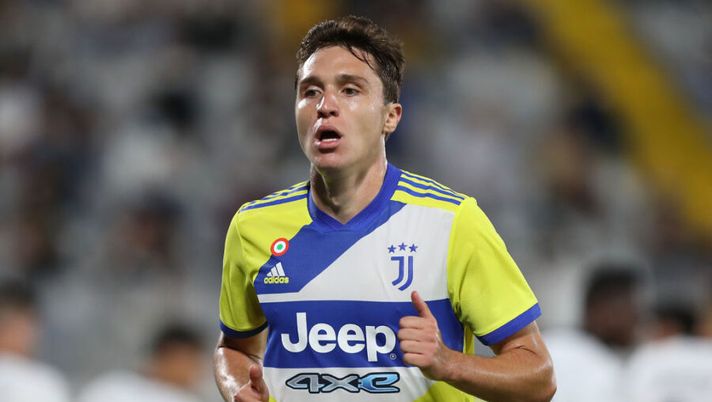 LA SPEZIA, ITALY - SEPTEMBER 22: Federico Chiesa of Juventus in action during the Serie A match between Spezia Calcio v Juventus at Stadio Alberto Picco on September 22, 2021 in La Spezia, Italy. (Photo by Gabriele Maltinti/Getty Images) Juve, amichevole positiva per Chiesa: due gol e rientro in campo più vicino - immagine 1