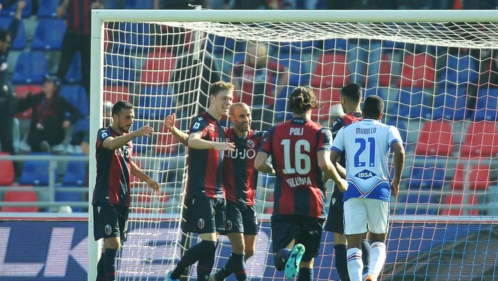 BOLOGNA, ITALY - OCTOBER 27: Rodrigo Palacio of Bologna FC celebrates after scoring the opening goal during the Serie A match between Bologna FC and UC Sampdoria at Stadio Renato Dall'Ara on October 27, 2019 in Bologna, Italy. (Photo by Mario Carlini / Iguana Press/Getty Images) 