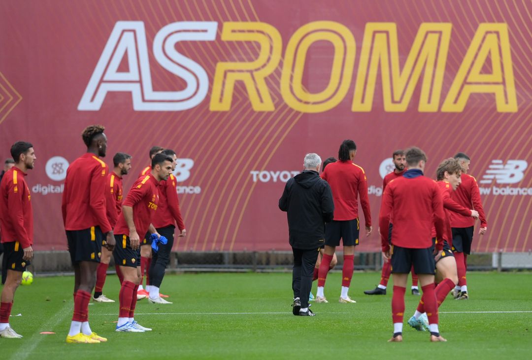 Roma, l’allenamento prima della partenza per il Portogallo – FOTO GALLERY - immagine 24